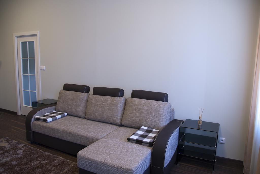 קרלובי וארי Apartman U Kolonady חדר תמונה